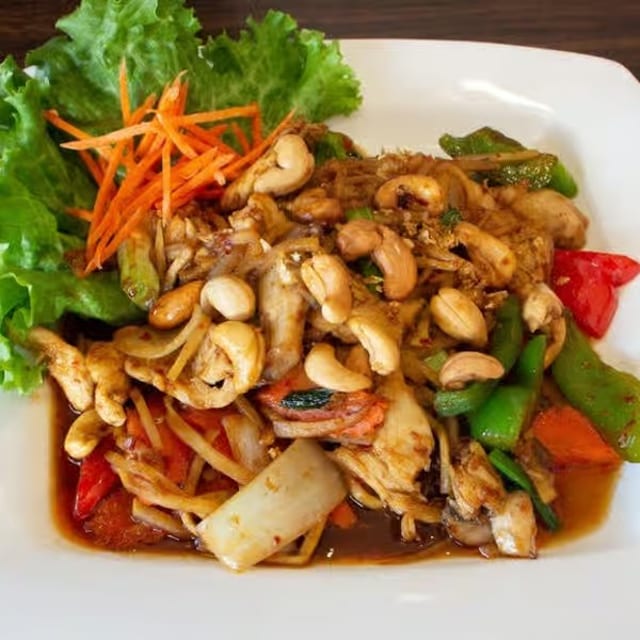 P6. *Pad Cashew Nut.