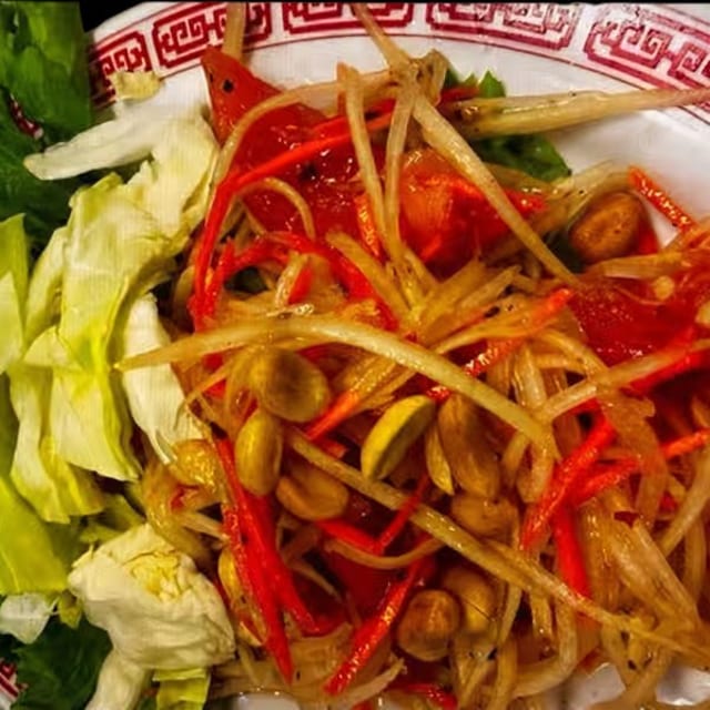 Y2. *Som Tum (Papaya Salad).