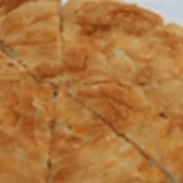 Roti Thai (Sweet Crispy Puff).