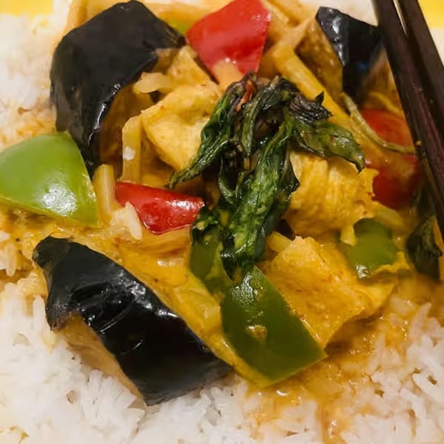 C4. *Red Curry.